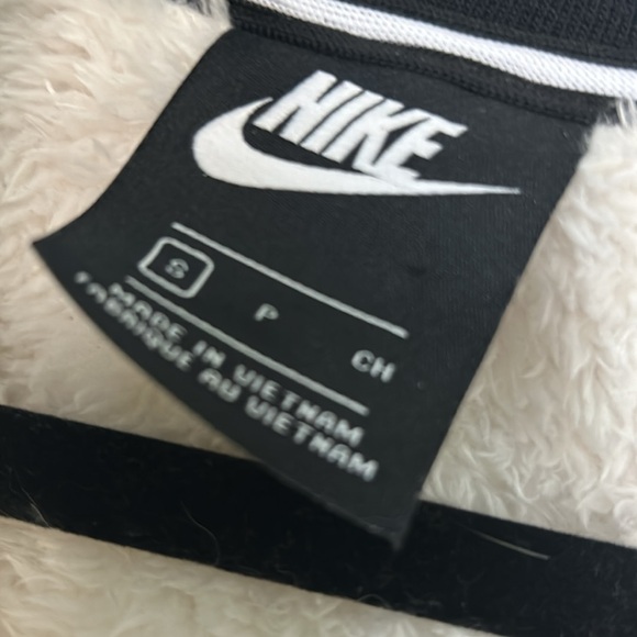 Nike soft sweater with zipper - Picture 2 of 6